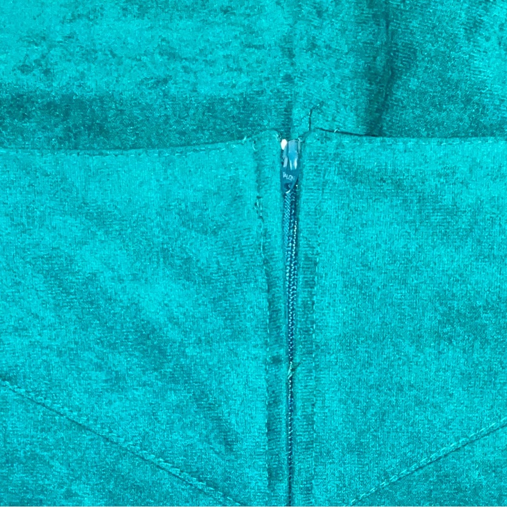 Vintage City girl, jacket/skirt suit Size 10 velveteen green.western style. - Picture 7 of 8